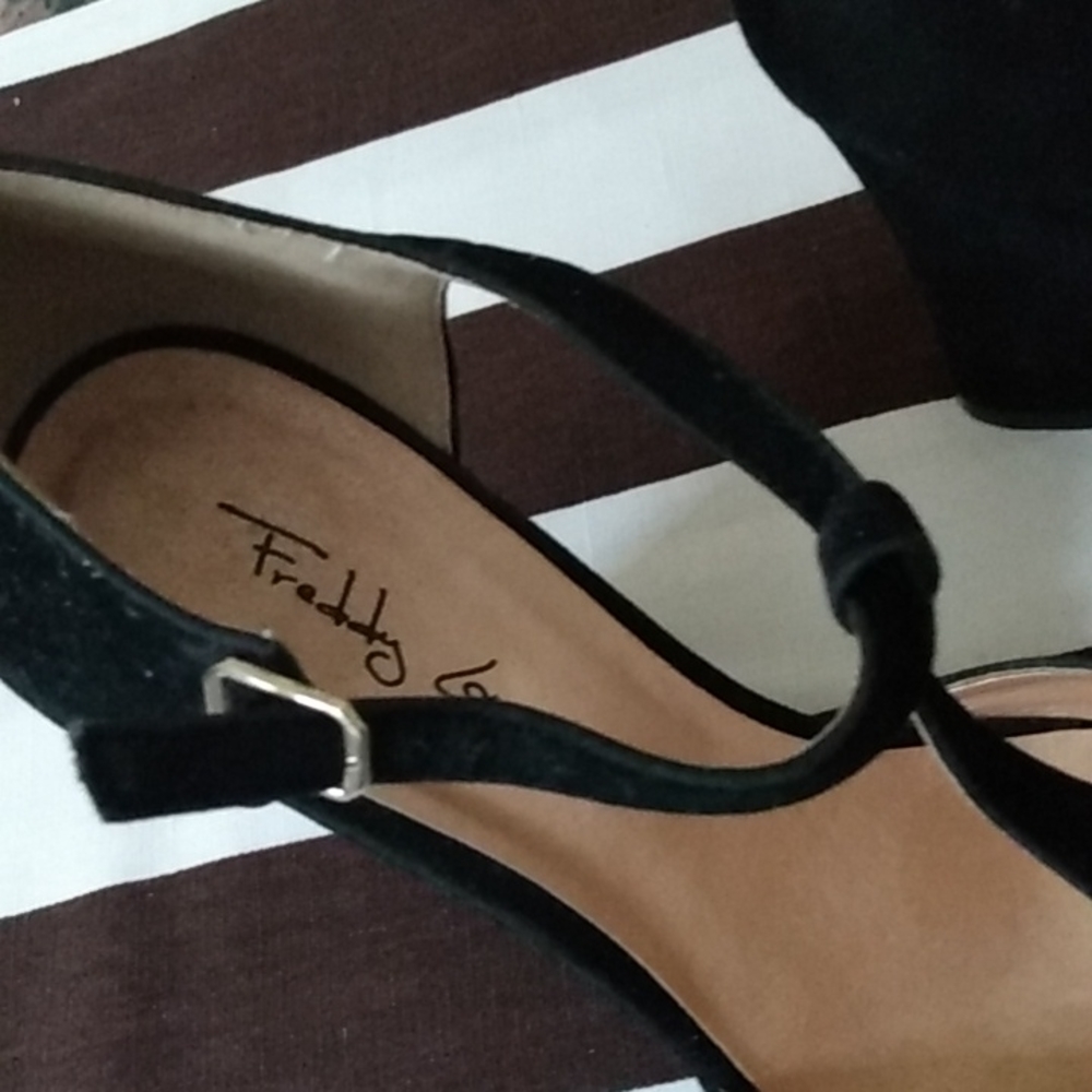 Shoes - Picture 2 of 11